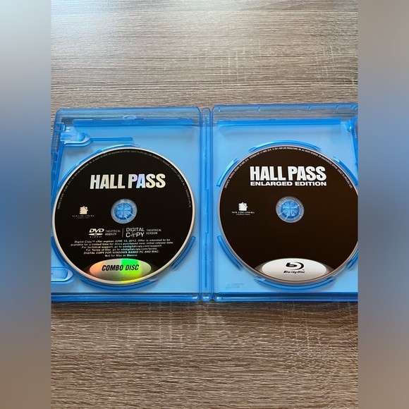 📀 3/$15 or 4/$20 📀 Hall Pass Bluray - Picture 3 of 3